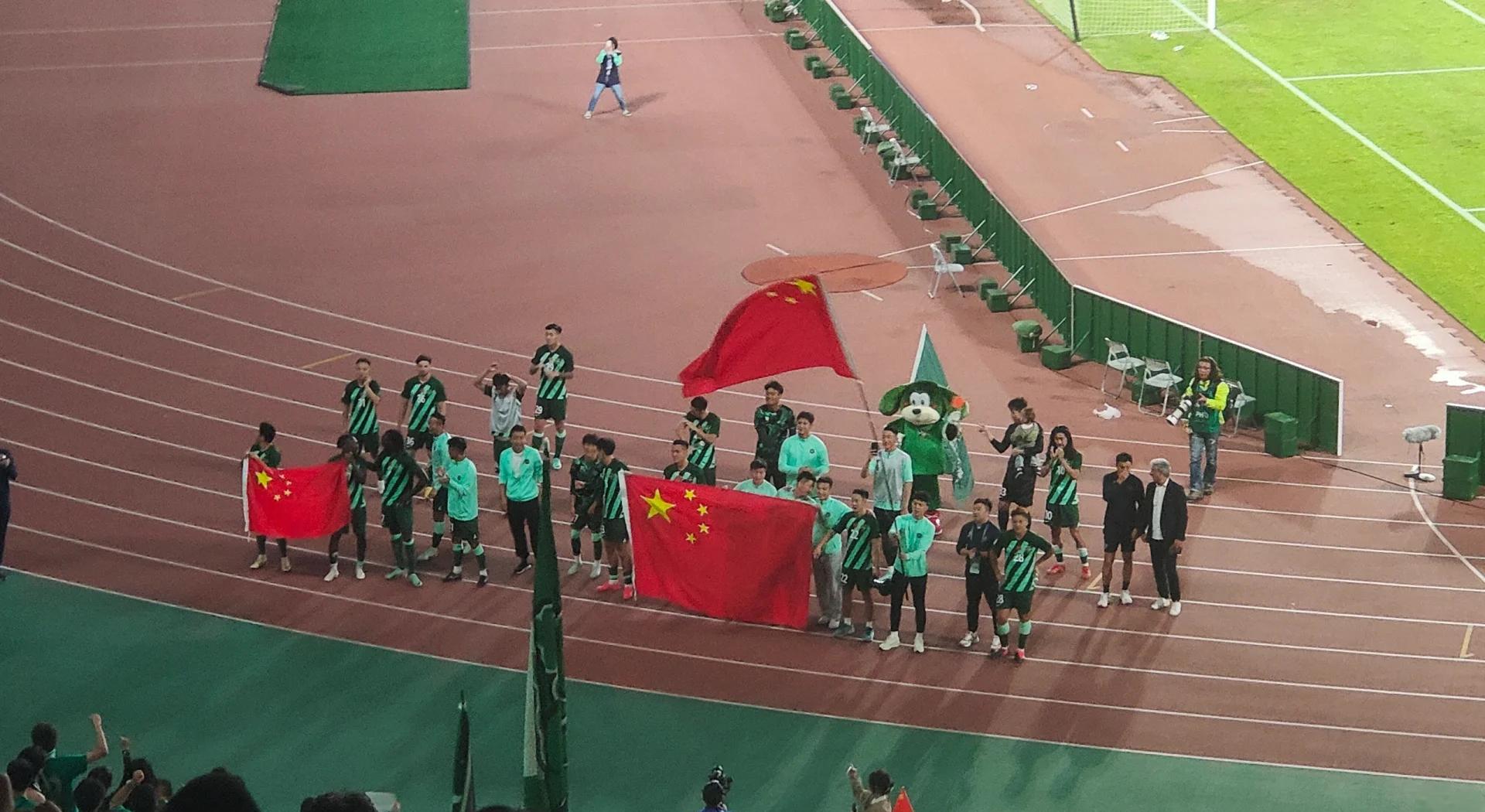 球员运动战技高超，率队大获全胜